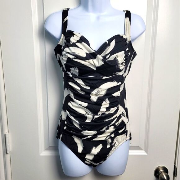 MAGIC SUIT One Piece Swimsuit - Picture 1 of 8